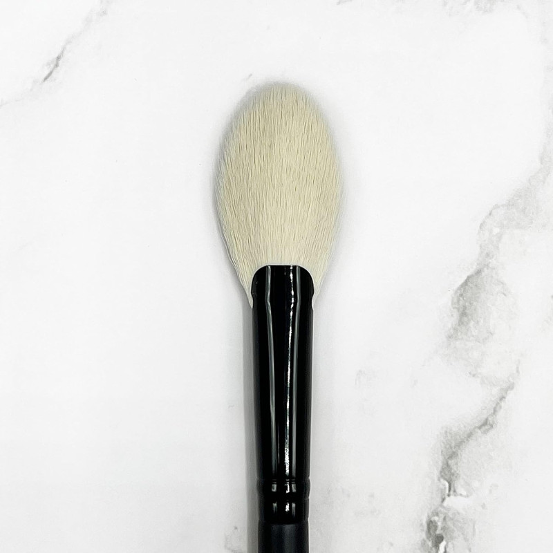 Віяловий пензель для хайлайтера - ворс нейлон | IMPALA HIGHLIGHTER FAN BRUSH №29