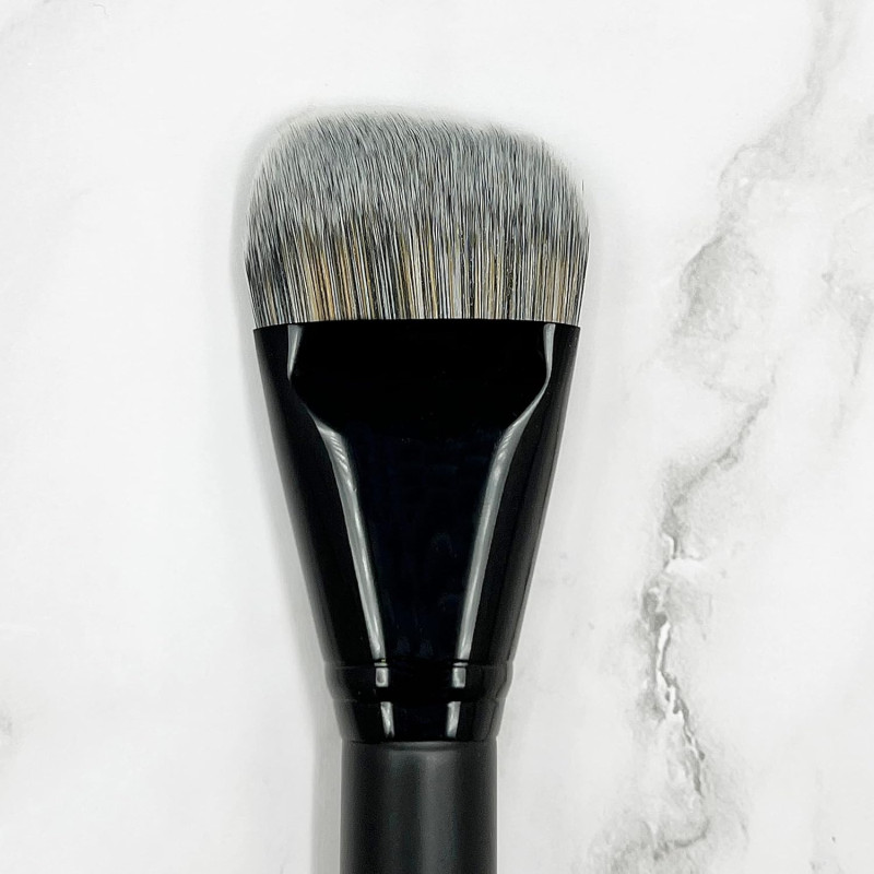 Великий пензель для тональної основи – ворс нейлон | IMPALA LARGE FOUNDATION BRUSH №28