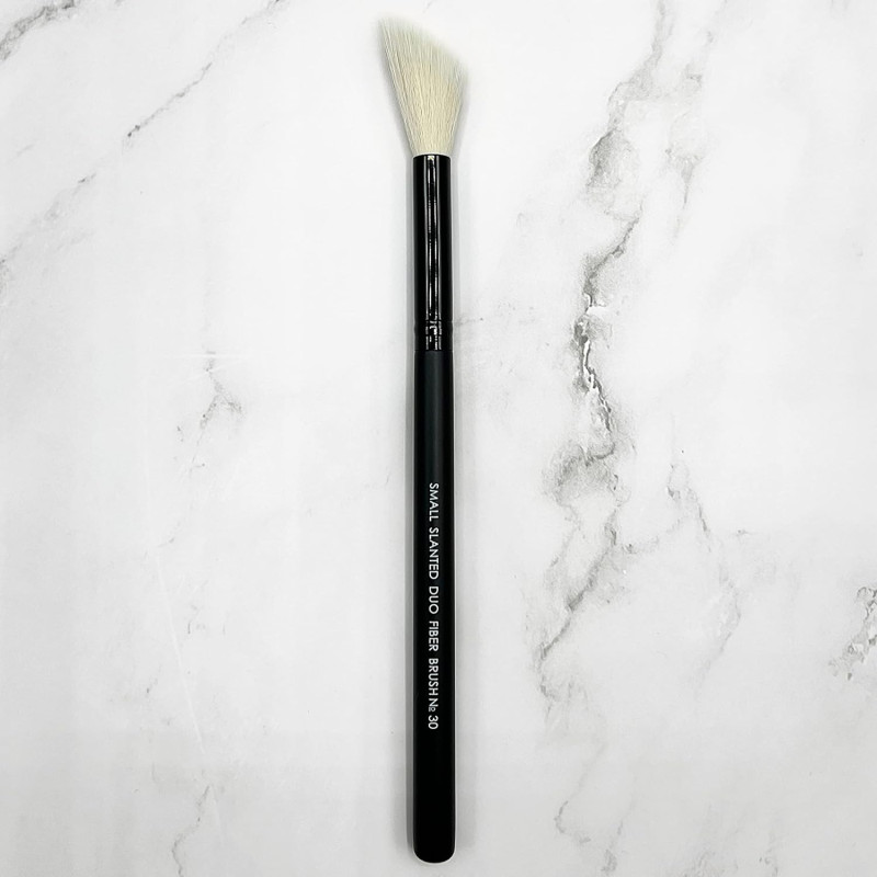 Скошений пензель для хайлайтера | IMPALA SMALL SLANTED DUO FIBER BRUSH №30